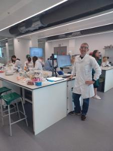 After collecting pond water the CGEBM wet lab team take the pupils through the process of sequencing the environmental DNA.