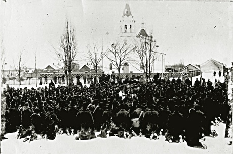 Russian soldiers at prayer in Gomel before being sent to the front in 1916. Credit: Gomel Regional Museum of Military Glory