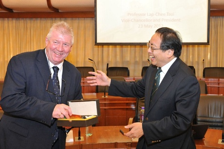 Steve Cannon, Secretary to the University of Aberdeen, receiving on behalf of the Aberdeen group a gift from the Vice-Chancellor of Hong Kong University, Professor Lap-Chi Tsui.