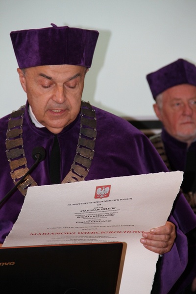 Prf Bogdan Kruszynski reading the citation