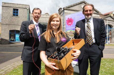 Sir Roland Jackson, science busker Heather Doran and Professor Ian Diamond, Principal and Vice-Chancellor of the University of Aberdeen