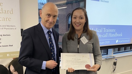 Dr Alison Donaldson receiving her award from Dr Stefan Slater at the RCPE Trainees Conference in Manchester