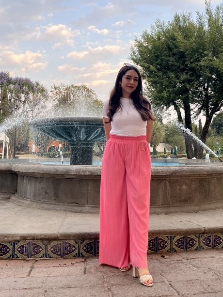Iliana standing in front of a fountain
