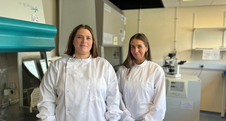 Lesley Anderson and Emma Tarburn in the lab.