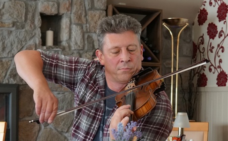 Paul Anderson plays fiddle