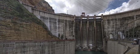 A regulation and hydroelectric production dam in the Jucar River