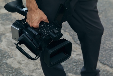 Camcorder Cameraman - Image courtesy of Pixabay