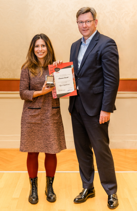 Dr Ducato holding the certificate next to Jan-Ton Prinsze