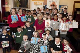 Her Royal Highness The Duchess of Rothesay with children from the Reading Bus