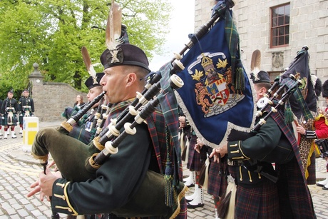 Pipe banner presented to the Highlanders