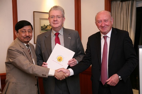 Prof Das, Michael Russell and Prof Houlihan at the signing