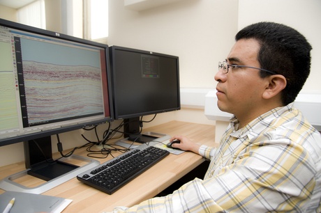 Petroleum Geology PhD student Hilarion Sanchez Hernandez in the new seisLab