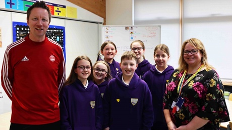 Brian Johnston, Aberdeen FC Community Trust and Pamela Cumming, University of Aberdeen Business School, with primary 7 pupils from Heathryburn Primary School