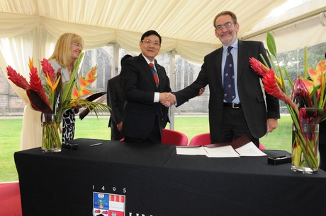 Prof Diamond signs the agreement with Prof Li Xiaohong, President of Wuhan University