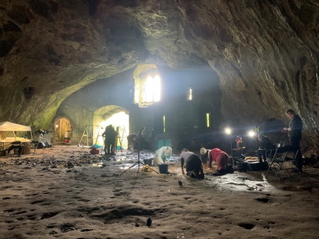 Excavations in Wogan Cavern, underway in summer 2022 (Photo: R. Dinnis)