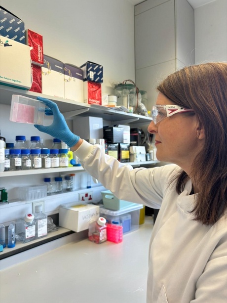 Dr Fiona Murray in lab