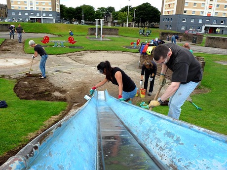 University helps out in Aberdeen's Seaton area