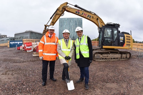 (L-R) Gordon Milne, Robertson Managing Director; Professor George Boyne, University of Aberdeen Principal & Vice-Chancellor; Professor Richard Wells, University of Aberdeen Vice Principal International Partnerships