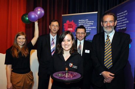 Busker Heather Doran, Sir Roland Jackson, busker Rebecca Drummond, Dr Ken Skeldon and University of Aberdeen Principal Professor Ian Diamond. 