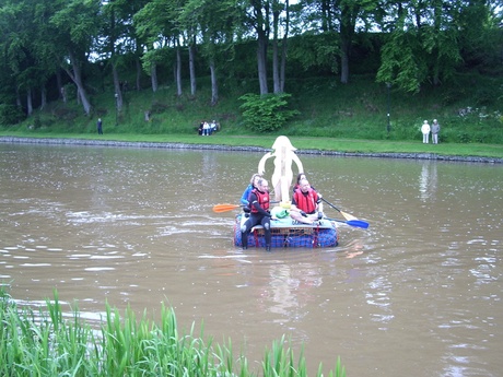 Professor Steve Heys aboard the Bobbin' Boffins raft