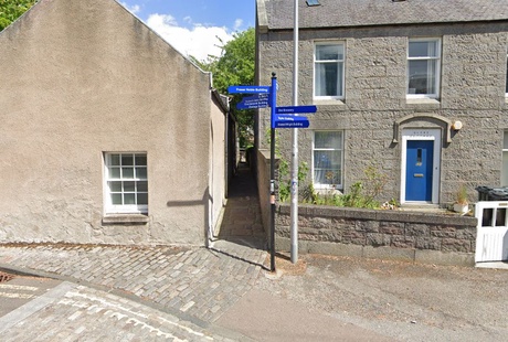 Thom's Place, as seen from Elphinstone Road looking towards the High Street.