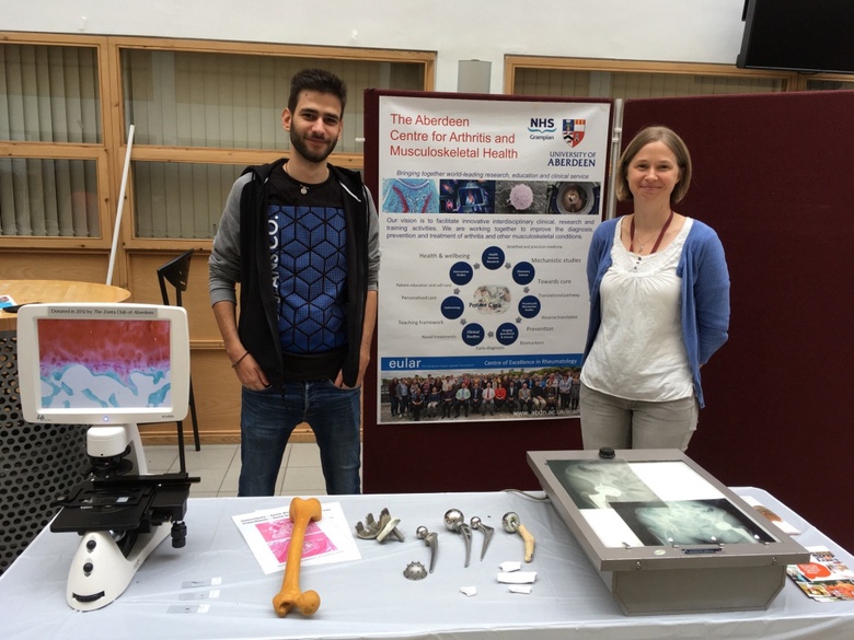 Dr. Anke Roelofs and PhD student Fabio Colella from the Arthritis and Regenerative Medicine Laboratory welcome visitors at their stand in the IMS atrium